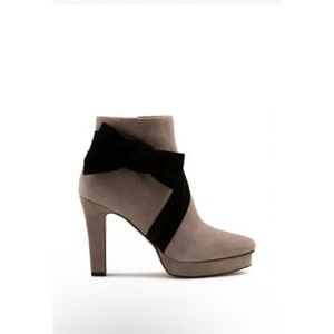 Karl Lagerfeld Paris Malia Booties Size 7.5 Taupe Womens Bow Suede New New